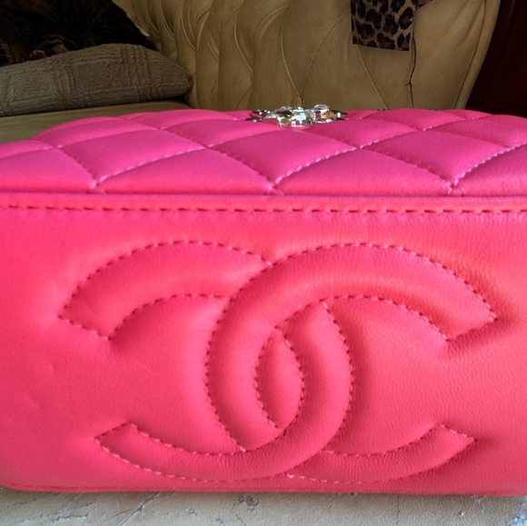New Chanel Fuchsia Quilted Leather Clutch with Chain Bag Limited Edition - Picture 10 of 16